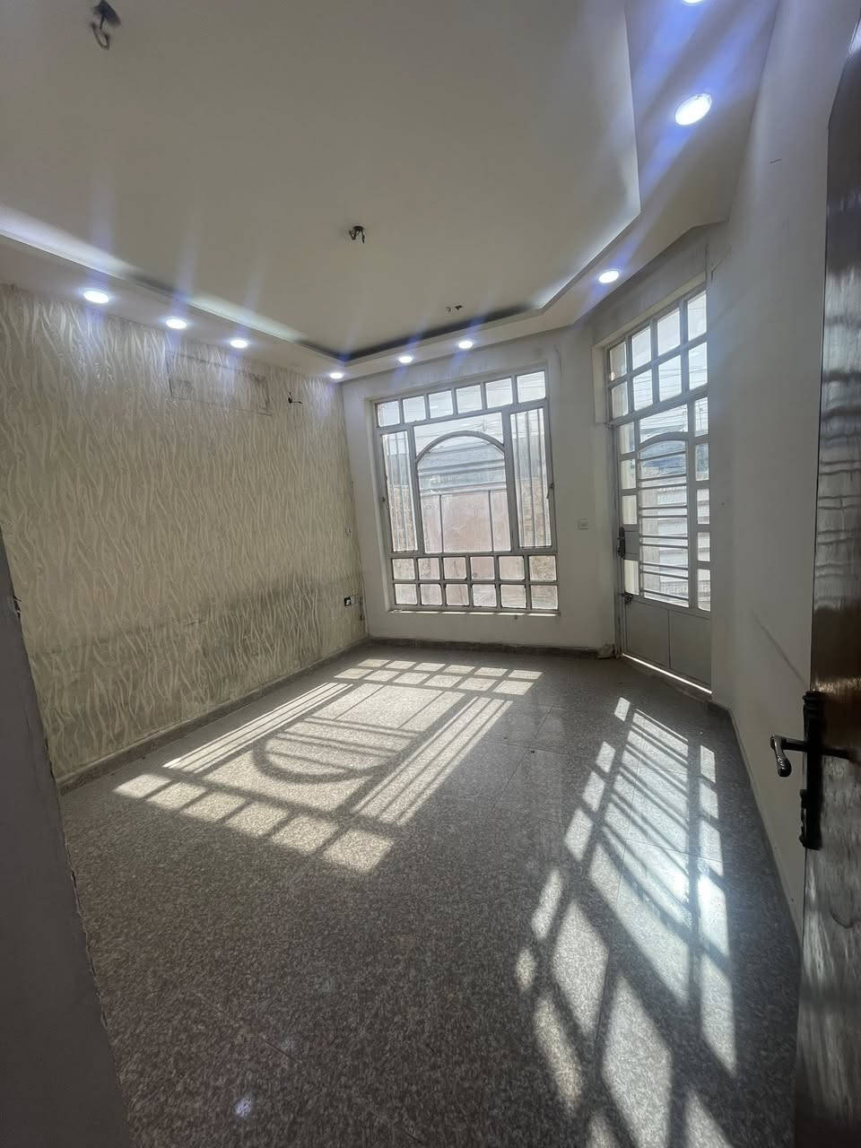 للايجار في السيديه
بيت 100 م طابقين نضيف جدا مدخلين

يحتوي ع غرفتين نوم وصاله ومطبخ وخدمات

وكراج - شارع 30 م الضباط

تجاري او سكني 

السعر (مليون غير قابل للتفاوض ) 

للاستفسار اكثر الاتصال على الارقام التاليه ؛.

***********

***********

او زياره موقع الشركة 📍

السيدية الضباط مجاور افران الزيتون 2 

#شركه_الاعمار_الهندسي_للاستثمار_والتطوير_العقاري.#
