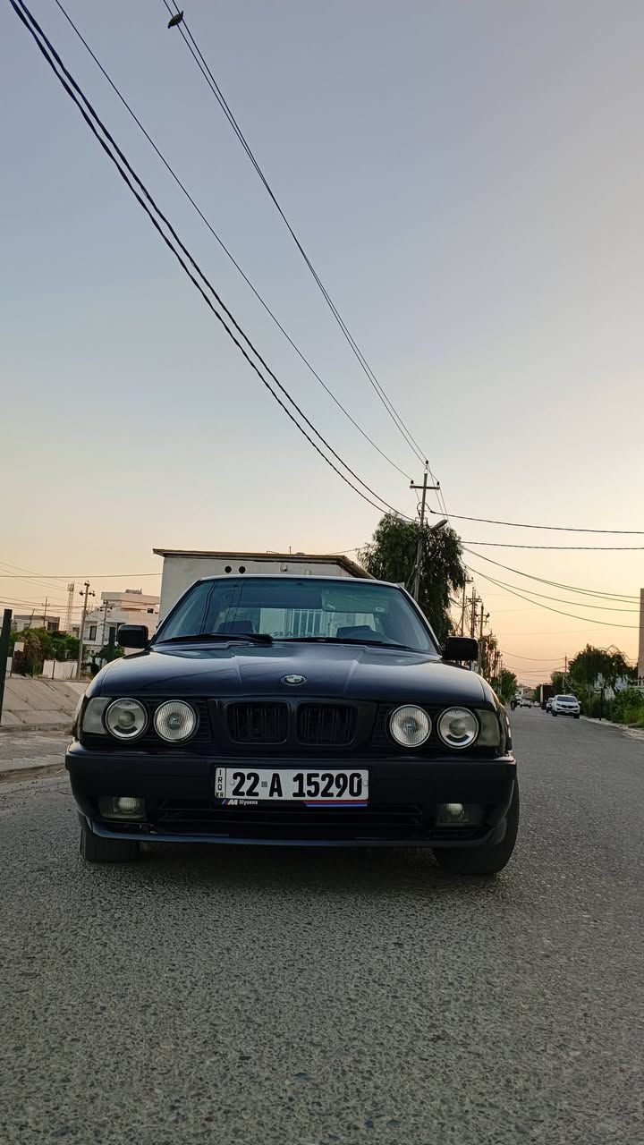 Bmw 1991 525i
گير عادي 
كشنات كهرباء
كشنات جلد
تبريد ثلج
دعاميه الاماميه والخلفيه M5
 صبغ عام للجماليه بس من جهه السكن بيها حادث خفيف 
 رقم اربيل سنويه ورقم جديد
بسمي شرط تحويل بي 4اوراق غرامه ينزل من سعره سعر سياره 52ورقه بي مجال مكان اربيل ***********
***********
