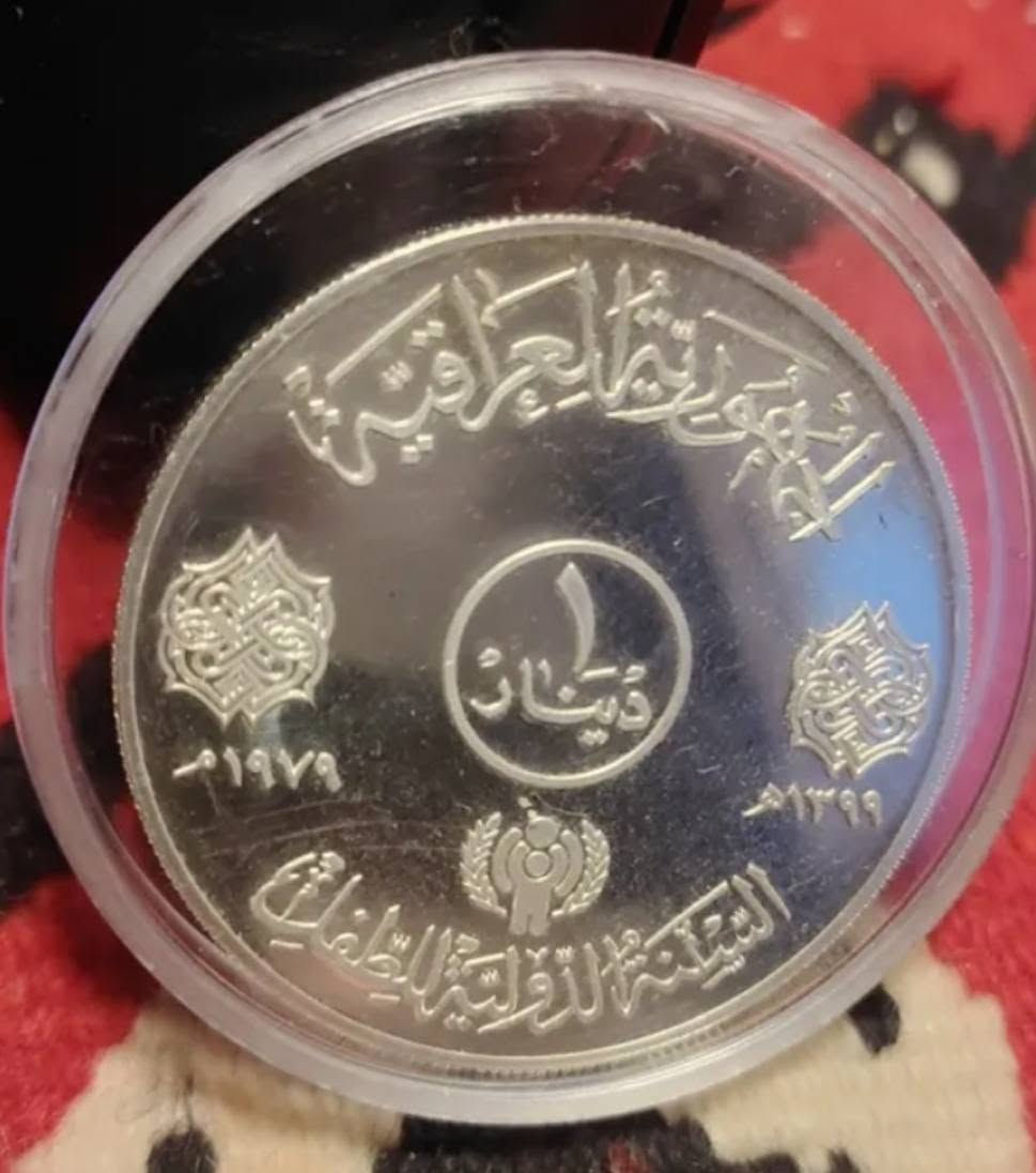 دينار عراقي سنة 1979 بمناسبة السنة الدولية للطفل
فضة 900
الوزن 27,9 غم
الحجم 4 سم
اصدار محدود 5000 قطعه فقط
بروف pp
نظافة عالية جدا (حالة دار السك)
الشخوط الظاهرة هاي على الكبسولة الحافظة 
السعر 320$
#الجميع


**إذا كنت صاحب هذا الإعلان وتريد حذفه لأي سبب، رجاءا أرسل رسالة إلى الدعم الفني**