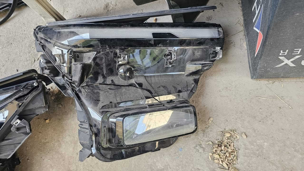 السلام عليكم ، اعزائي عندي هاي الاغراض مال ترافرس الشكل الجديد مازدات ايمن وايسر الكارت والعدسة واللد والجامات الامامية سليمة والبدي مكسور ، المروحة والحاضن مالهة سليمة والماطور بي عواج ممتأكد منة ، وراديتر التبريد هذا وضعة مفاحصة ، وريش بردة على شباك مكسور على نيكلة.
الي محتاج منهن شي يتصل علية
***********
