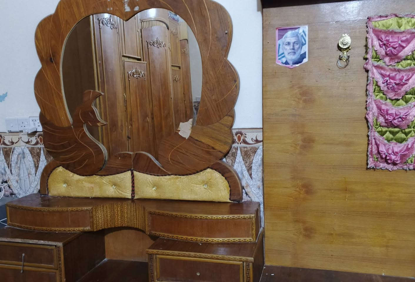 غرفة مسعملة يرادلة ترتيب الى تفيده يراسني خاص السعر مناسب مكاني كربلاء ***********
