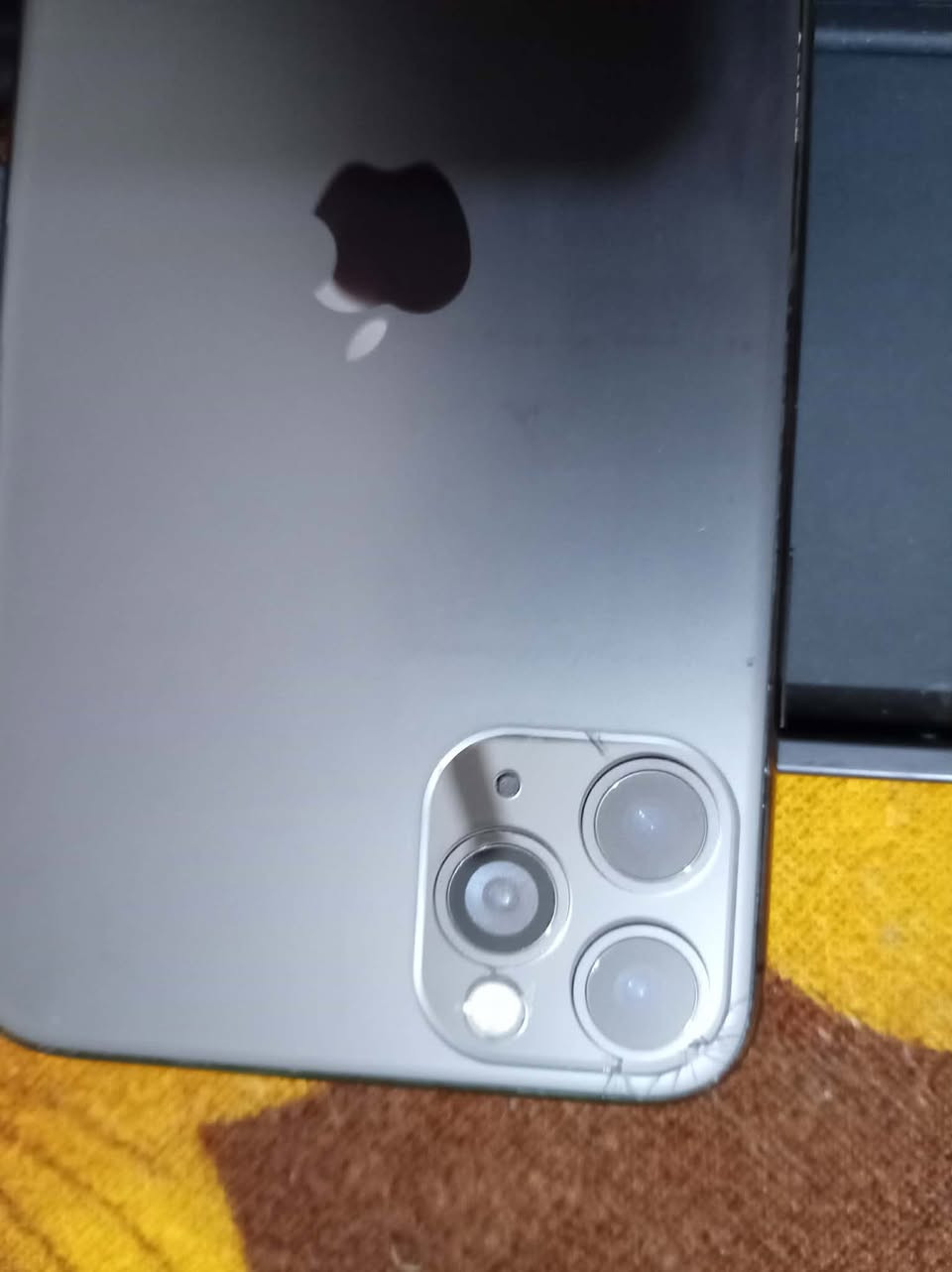 سلام عليكم
آيفون ١١برو ماكس للبيع 
مبدل بس بطاريه اصليه من شركه ابل بطاريه 100 
ذاكرته 256 
بي صدع صغير ب ضهر شوفه عينك ما مبين 
السعر خاص 
ملاحظة يرهم مراوس شعندك نزل


**إذا كنت صاحب هذا الإعلان وتريد حذفه لأي سبب، رجاءا أرسل رسالة إلى الدعم الفني**