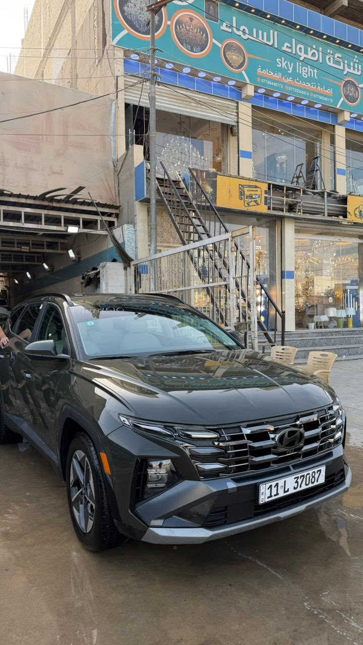 سلام عليكم توسان ٢٠٢٥ لون زيتوني وارد امريكي للبيع 
نص مواصفات 
صبغ جاملغ امامي وبيه ٣ مكانات بارد ايرباك ستيرن طاك ومصلح
ماشيه 4000 مرقمه بغداد 
سعر ٢٢٠ وبيه مجال 
***********
