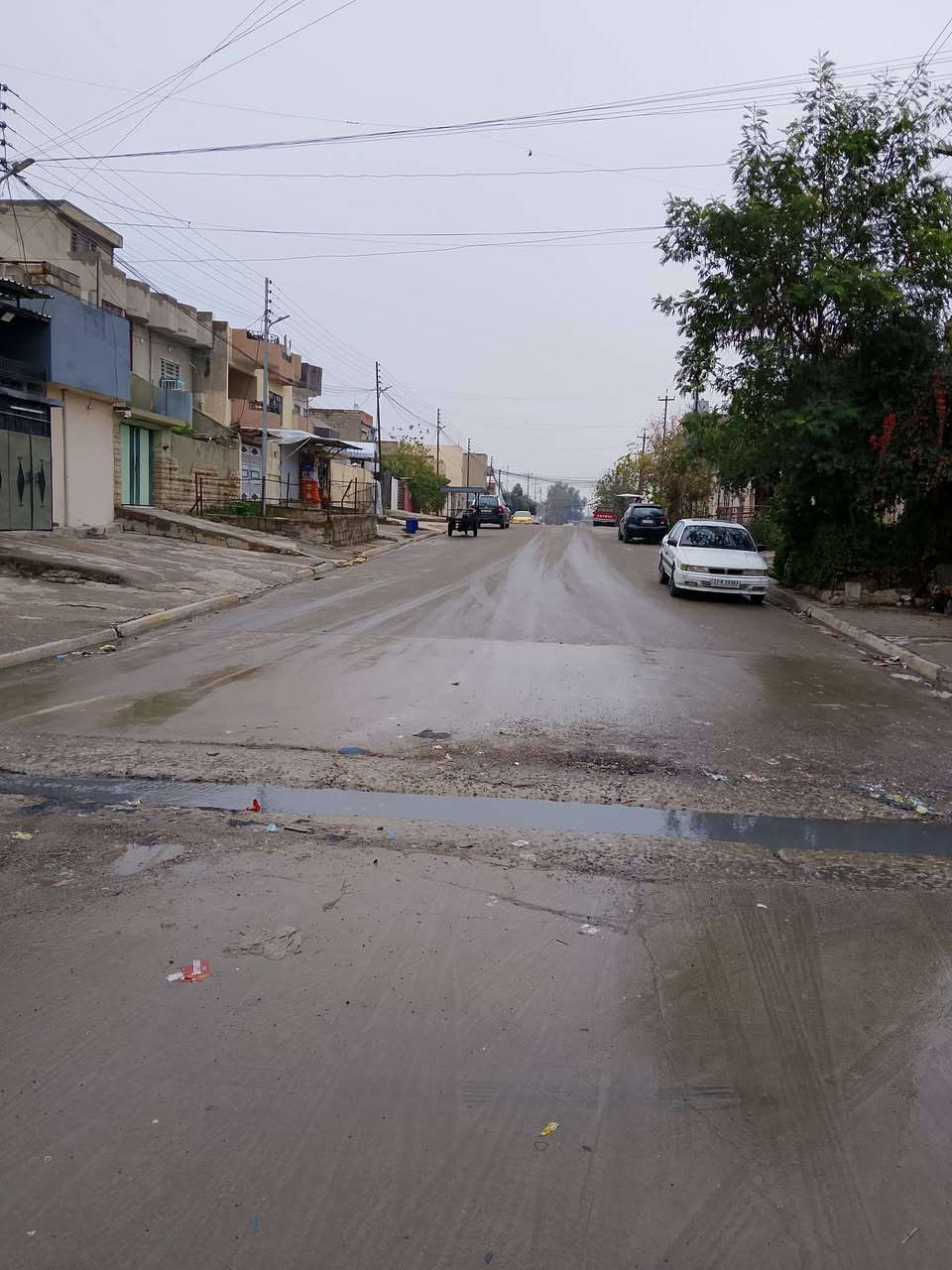 سلام عليكم بيت للبيع بحي صدام مدخل الأول شارع 20 متر شارع درايج مساحه 200 متر ركن طابق نص طابق الاول يتكون من غرفتين نوم و استقبال ومظبخ وصحيات طابق تاني غرفتين هيكل ما مصبوب لاستفسار اكتر هدا رقمي ***********
