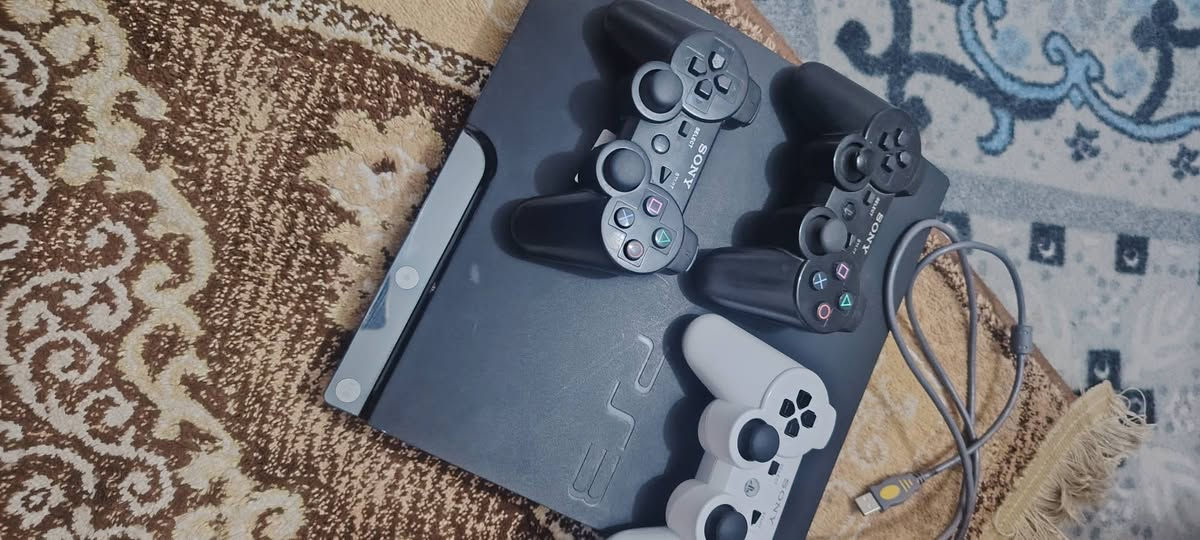 سلام عليكم بلي ثري كامل ملحقاته ويا ٣ يدات وكيبلات جاهز العاب بي
مكاني دغاره ***********
