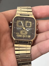 ساعة سيتزن للبيع اصلي موديل 1986 شغالة وبحالة جيده للستفسار خاص وهذا ر...