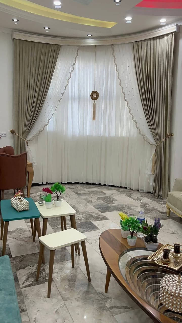 خياطة ستائر حسب القياس والموديل كامله مع سكة واكسسوارات وملحقات التثبيت  
تول تكسير مع  بطانه شانتون ثقيل يوجد خصم لتجهيز البيوت مع هدية ستائر المطبخ


**إذا كنت صاحب هذا الإعلان وتريد حذفه لأي سبب، رجاءا أرسل رسالة إلى الدعم الفني**