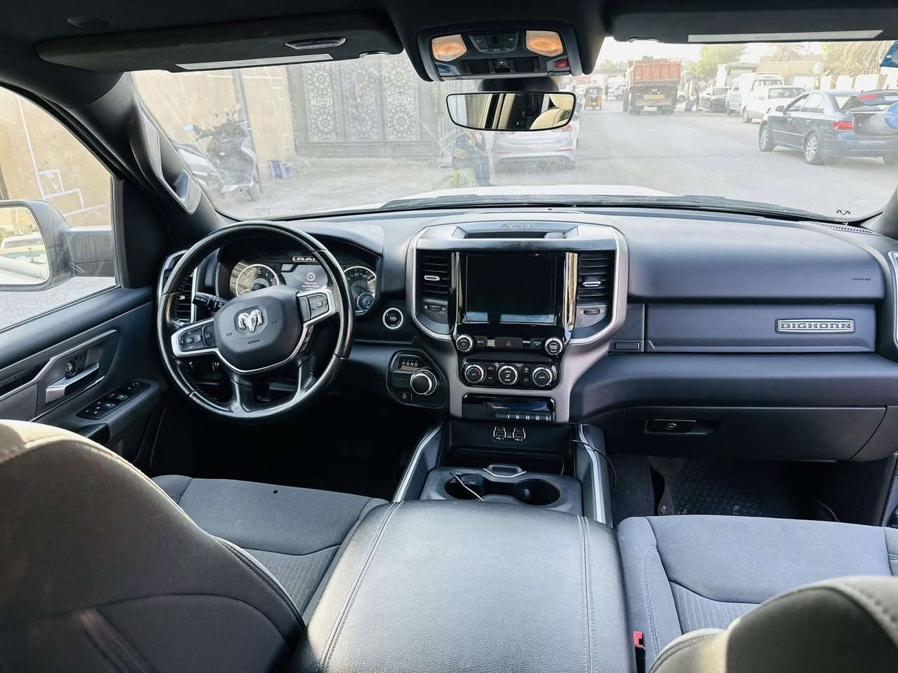 دوج رام بك هورن ٢٠٢٢ باب قصير بدي طويل . محرك ٦ سلندر ( ١٥٠٠ اي تورك ) ماشية ٣٣ الف ميل الحادث بالصور موجود رقم شبه مميز  
السعر ١٩٥ ورقة 
للاستفسار : ***********
