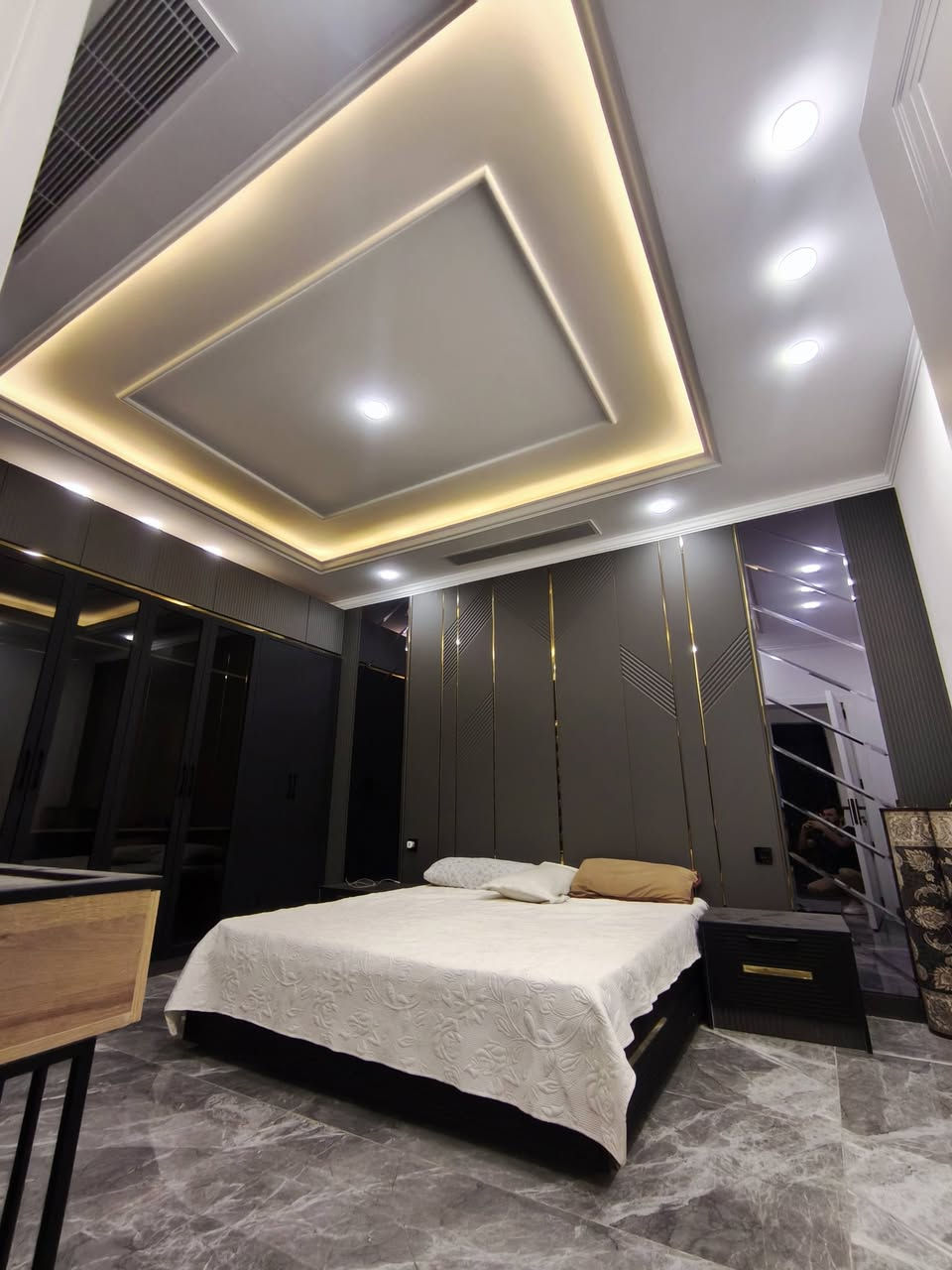 #عيسى_للايجارات_في_اربيل 
***********وتساب
***********اتصال
ڤيلا ركن للأيجار 15ورقه فول ماتت
