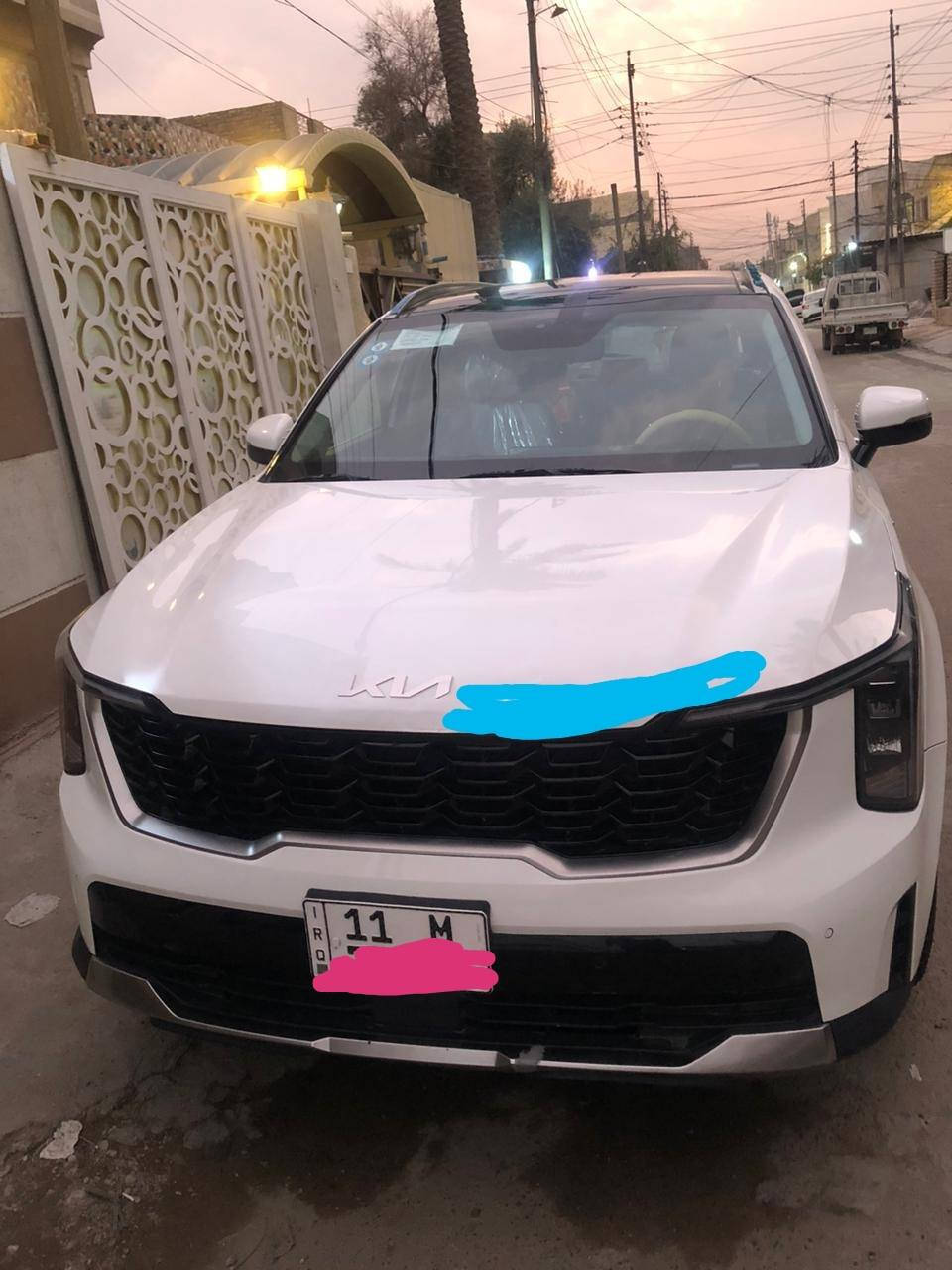 بدون زحمه اقرا التفاصيل زين تتصل فقط عامود الفحص بالنسبه للسعر مجالها جدا قليل يعني شرحت كلشي الك بالتفصيل الممل كيا سورنتو ٢٠٢٥ خليجي رقم بغداد الجديد بانوراما محرك ٦ سلندر ٧ راكب ٣ قطع تبريد تحكمات جهتين كاميرتين حساسات خلفيه واماميه مري شفط اشاير بالمري لدات أماميه كشنات مخمل كهرباء داتا شو ويل ٢٠ شاحن وايرليس بردات خلفيه جنطه كهرباء وبعد بيها مواصفات بس مو فور ويل ولا تدفئة تبريد كشنات بيها بارد موضح بالصور ورصعه بالباب الخلفي ما مصلحه اقل الإصبع ماشيه ٥٠ الف لان استخدام شخصي السعر ٣٢٠  بيها مجال بسيط اخواني الله يرضى عليكم جماعة ٣ و٣١٠ ما ابيعها وان شاء الله تاخذ الاحسن منها اني عارضها بسعر مناسب بالنسبه للسوك بياع شراي ما ابيعلك اخويه وعلئ راسي اخليك بس ما تخدمك والمجال جدا جدا بسيط واشكركم للاتصال *********** و *********** ابو عباس
