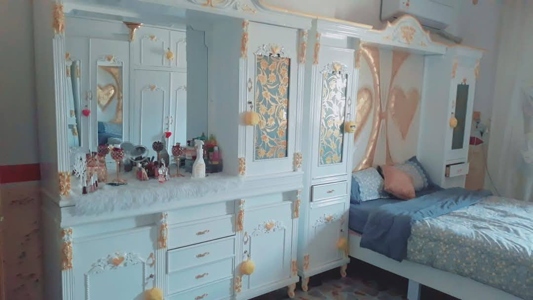 غرفة نوم تزكام درجة اولى والله
للبيع السعر مليونين و 300 الف 
اتصال ***********
