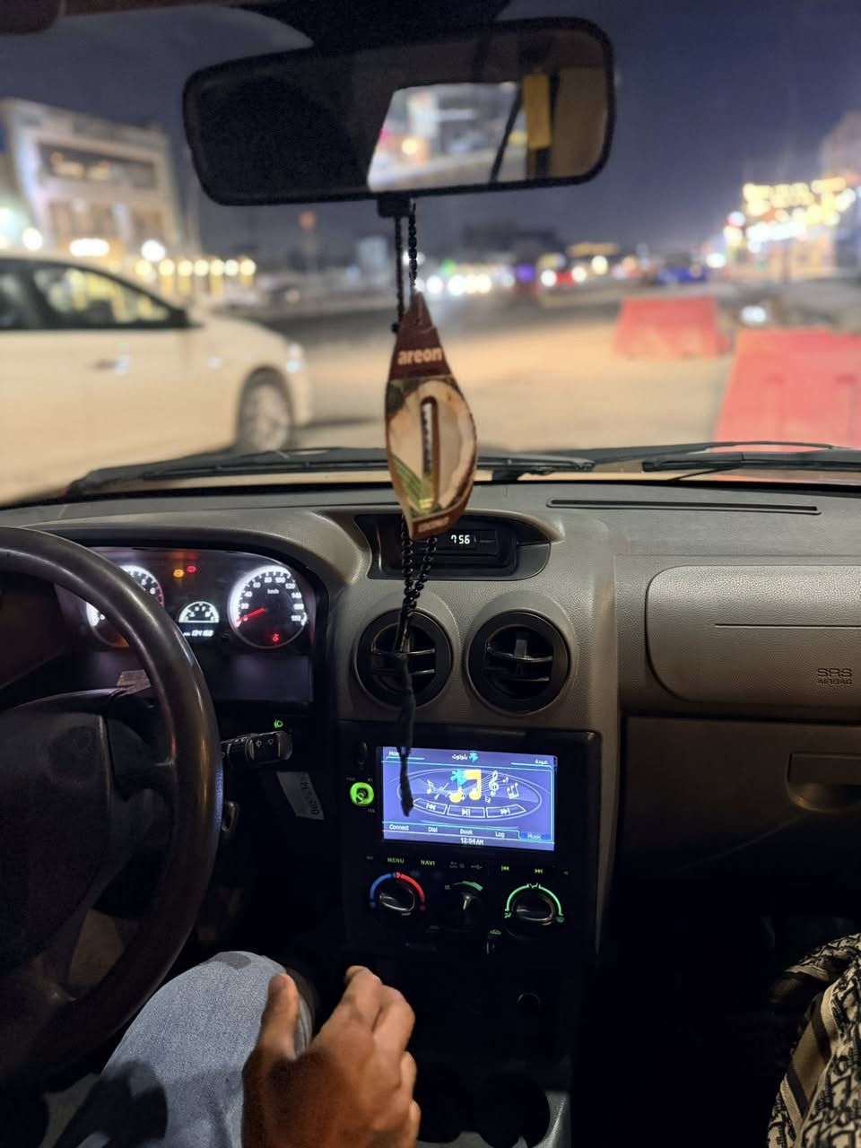 السلام عليكم سايبة مديل ٢٢بسمنة رقم جديد سنوية جديدة السيارة خير من لله مابيهة لا صبغ ولا تبدل السيارة ماشية ١٣٢ عنوان بغداد البلديات للستفسار الرقم *********** السعر ٦٢وبيهة مجال السونر مرفق بل منشور
