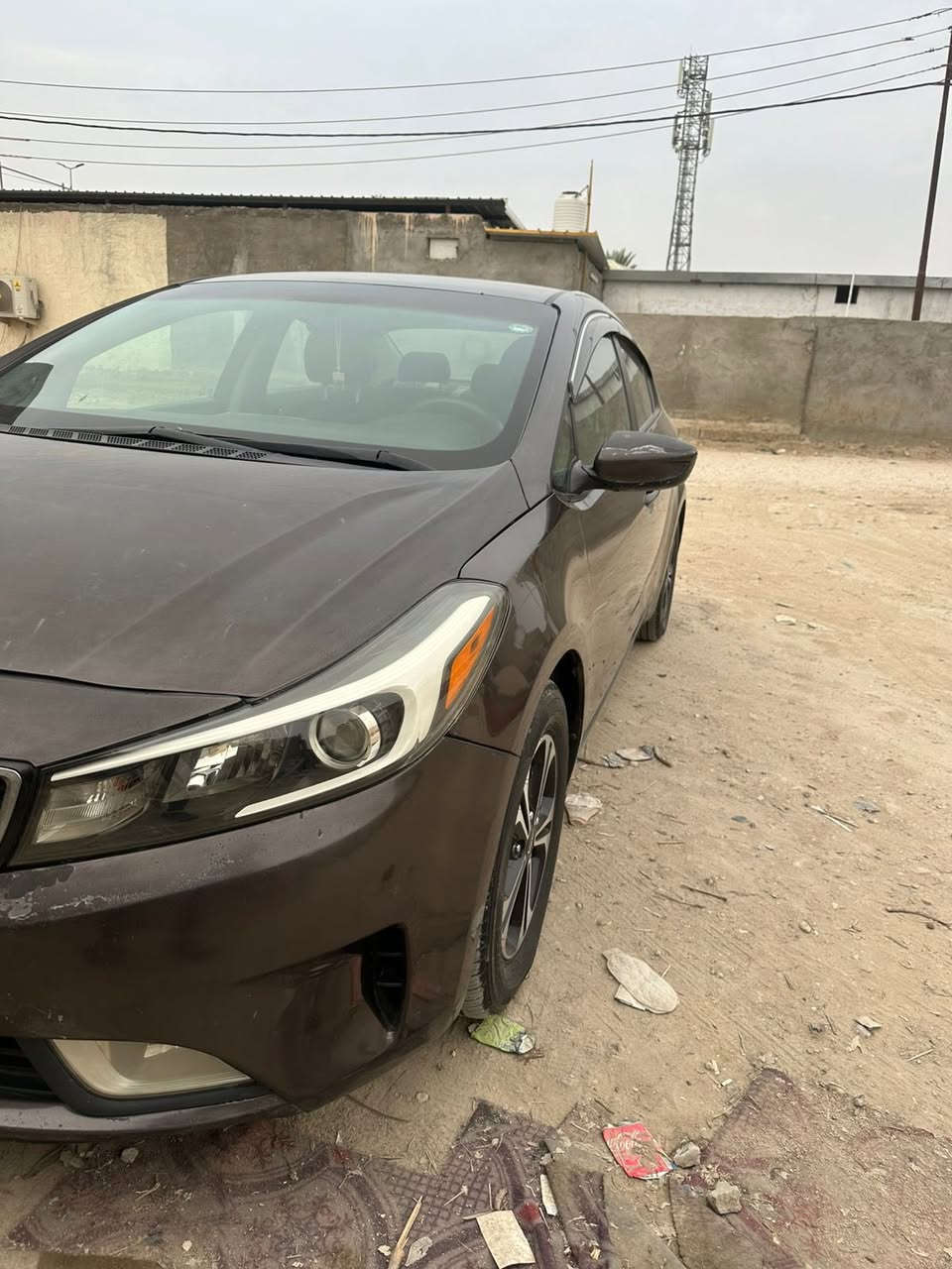 سلام عليكم كيا  فورتي موديل 18 رقم اربيل لون قهوائي أمريكي السياره حادثها جاملغ وبنيد فقط عندي صور الصور 
محركها 2000 دوش السيارة شوفت عينك شلون نضيفه / شاشه تحكم ستيرن كشنات تدفه   تخم تاير جديد بيها السعر 125وبيها مجال مكان السياره بابل الحله استفسار ***********
