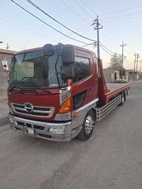 هينو شيطان صطحه للبيع موديل 23 دخول جديد مكينه 5 سوبر طول سته و 60 مام...