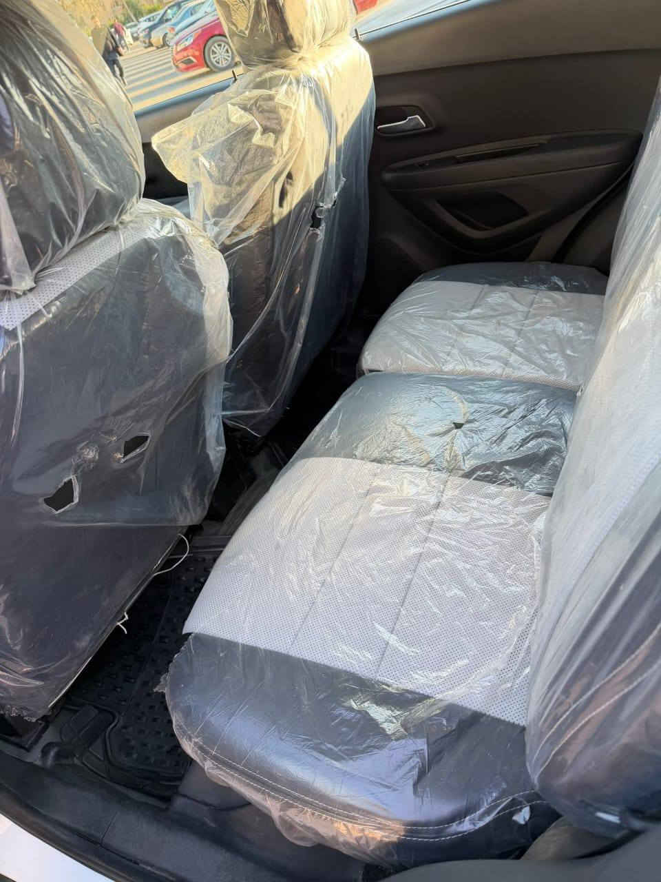 السلام عليكم شوفرليت تراكس شركة المنصور موديل2018 ماشيه 77الف السعر 107ورقه مكاني السيارة بغداد هذا رقم التليفون ***********
