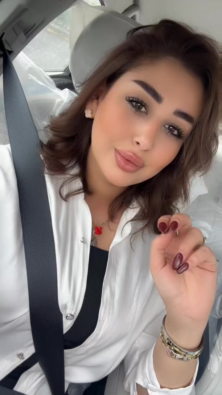 مجمع رويال ستي.  للاستفسار 

***********
