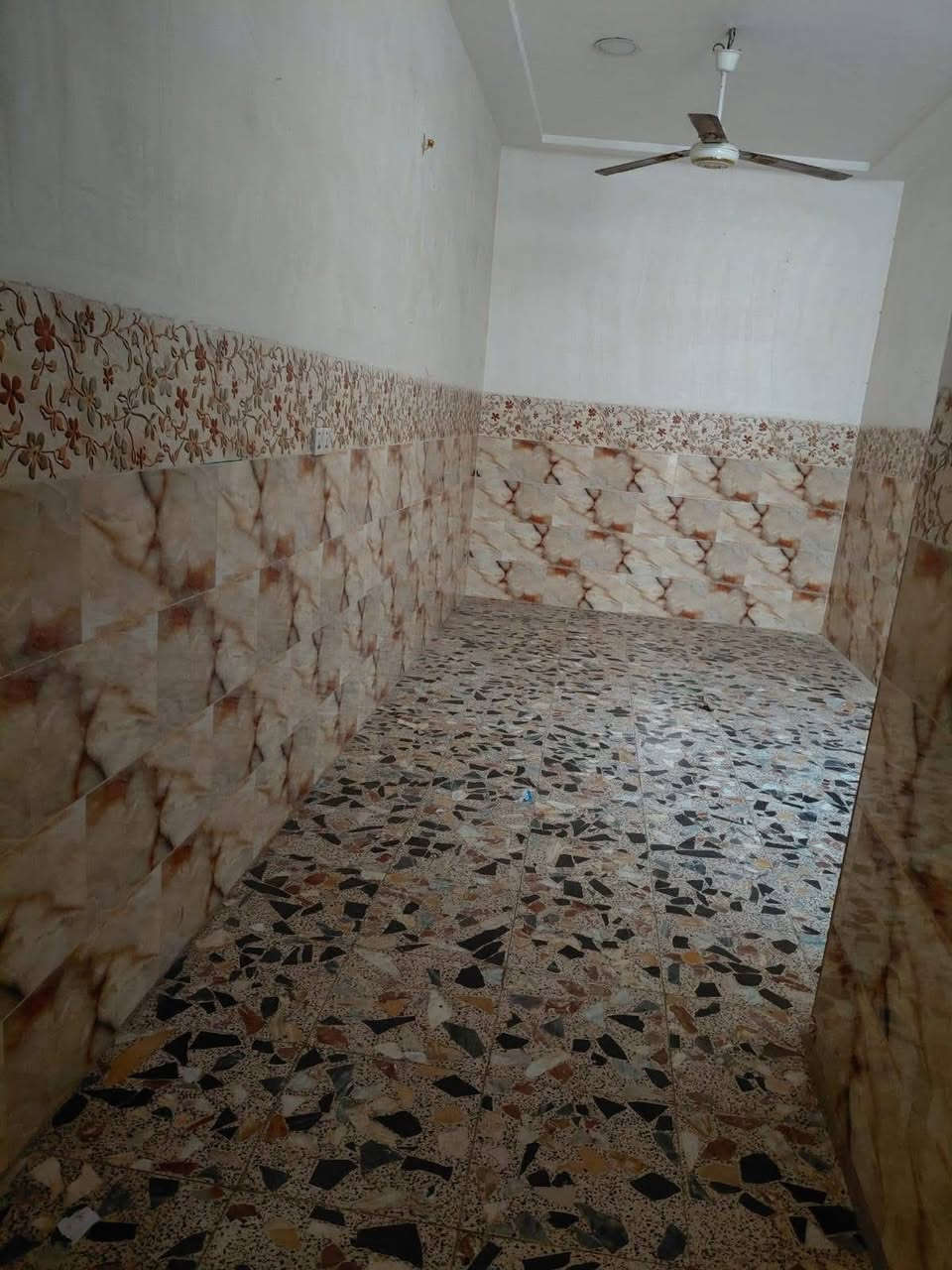 مشتمل الاجار الشعب مقابيل سوك المدينه نضيف جدا 

استقبال وخدمات ومطبخ مساحه ٧٠ متر 

 الطابق الثاني غرفتين نوم وخدمات  السعر ٥٠٠ قفل

معروض بمكتب الكناني ***********
