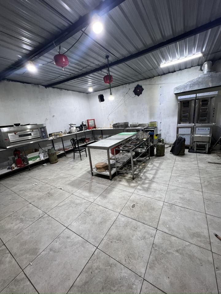 سلام عليكم غراض مطعم للبيع مستخدمات شهر ونص بسعر مناسب للاستفسار ***********
