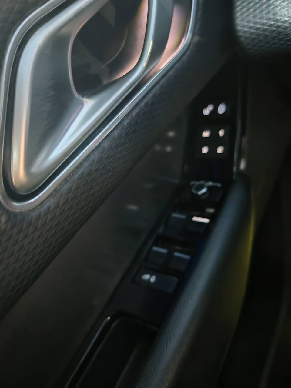 رانج فيلار ٢٠٢٠ وكالة سردار. ماشية 63000 كيلو صار بيها حادث جاملغ وبنيد. السعر 30000 دولار ومجال. للتواصل ***********
