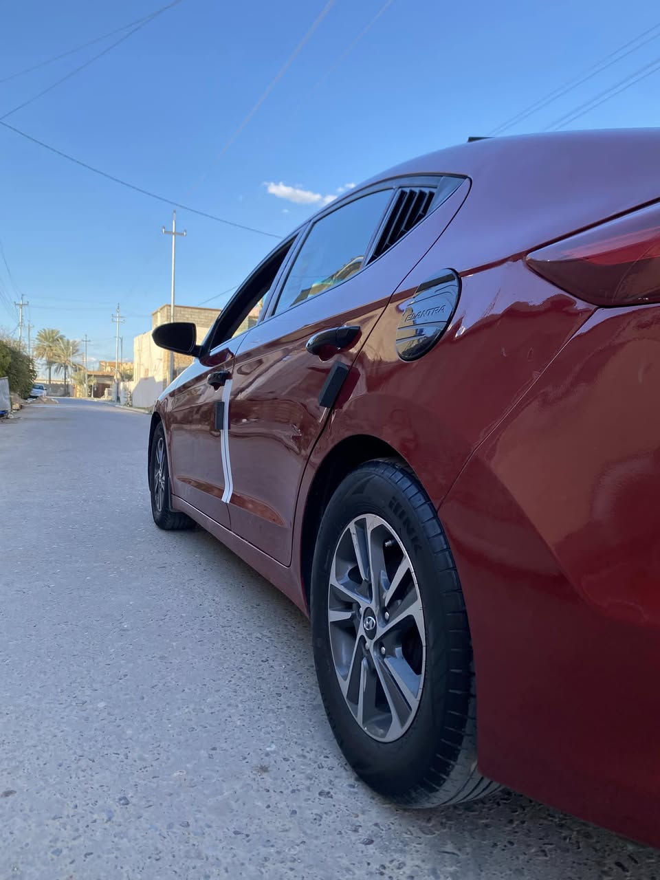 السلام عليكم 
  هونداي ELANTRA
              بسعر مناسب 115
 موديل 2018
  فول مواصفات عدا البصمه والفتحه 
كراسي جلد 
تدفئه بل كراسي 
تدفئه ستيرن 
انضمه قياده ECO/ SPORT
  تحكم استيرن جهتين 
شاشه كبيره 
حاكيه اتصال ☎️ 
كروز سرعه 
أشاير مري 
مانع تصادم
محرك 2000دوش 
 بجم زنون 
تخم تاير 
تبريد ثلج 
بعد بيها هواي مواصفات 

رقم صلاح الدين دولي شرط التحويل

السعر 115 وبيها مجال 

بيها صبغ بنيد نفسه مصلح والباقي مكفول 

***********
