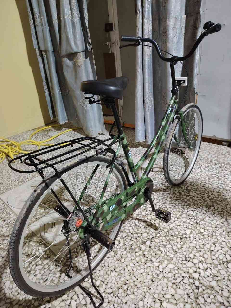 السلام عليكم 
بيسكل للبيع حشداوي نضيف كلش 
نازل من كرار 
مديل ٢٢ 
بيسكل كامل ماعيزه اي شي 
وسعر اب ١٧٠ وبي مجالل 
مكان نجف كوفهه يم مسجد السهله
رقم موبيل ***********
