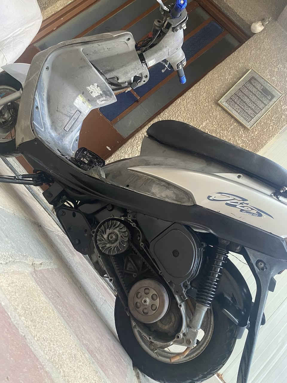 سلام عليكم
دراجه ماكس منغولي 
دراجه حلو 
بيه خيط تبخير بس
مكاني البياع 
سعر 250وبيه مجال 
رقم تلفون ***********
