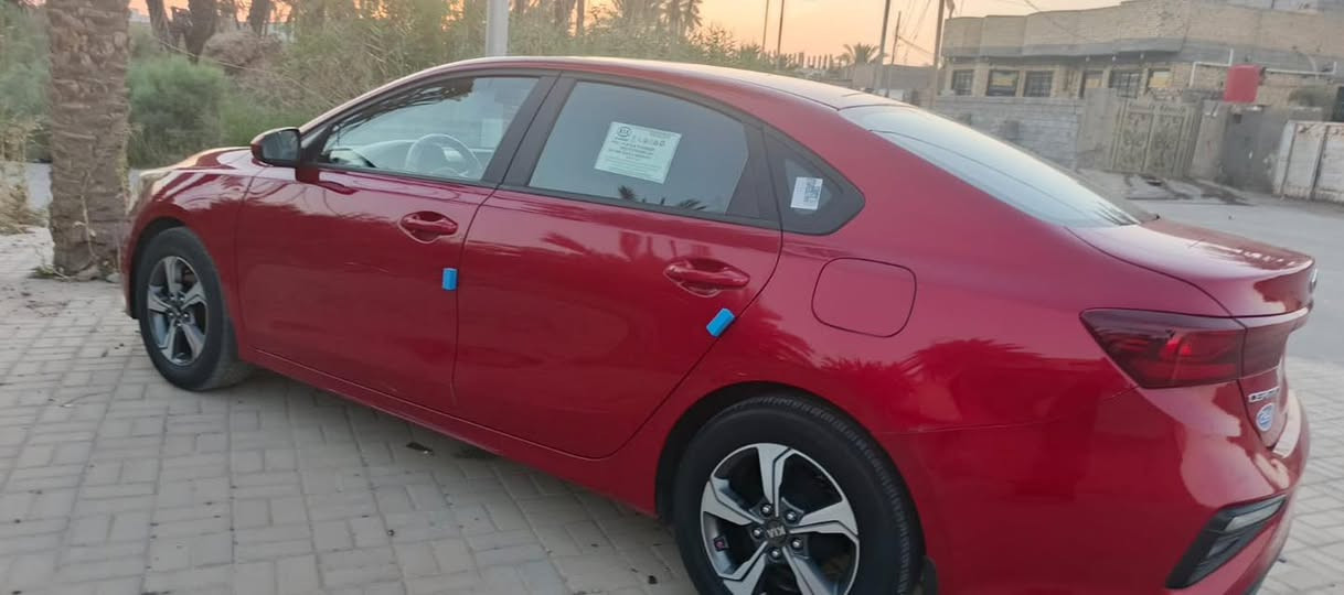 كيا سيراتو موديل21 كفاله عامه ماشيه 70الف رقم بغداد بسمي الجديد مواصفات عاديه للاستفسار *********** واتساب مكانها بسماوه
