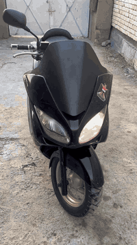 السلام عليكم  فورزة 08 كرستال عاميها .
الهاتف : ***********.     
الدراجة محرك مكفول ما مفتوح . 
كلچات رياضية شلعة ومعدل تشك الكاع معدلها 140 .
الدراجة لايتات عالي ناصي .
سماعتها تشتغل وكذالك بيها دمام .
- دهـن ما ادير غـير موتل .
- وبانزين مُحسن الدراجة مداريها . 
الگڤر الأمامي مكسور كـما موضح بالصورة .
والباقيات شخـوط خفيفة .
باتري جديد شحن الدراجة ١٣.٥ بالمشي ١٤ . 
قبق كلچات موجود هـوَ وكڤراته .
( مكاني بغداد الدورة المهدية الثانية ) . 
السعـر :(800) وبي مـال بسيط حـگ الجية . 
-- أكفلـك سرقة .
-- اوراق اليابان بيها .
-- اسوي بيها مُكاتبة .
