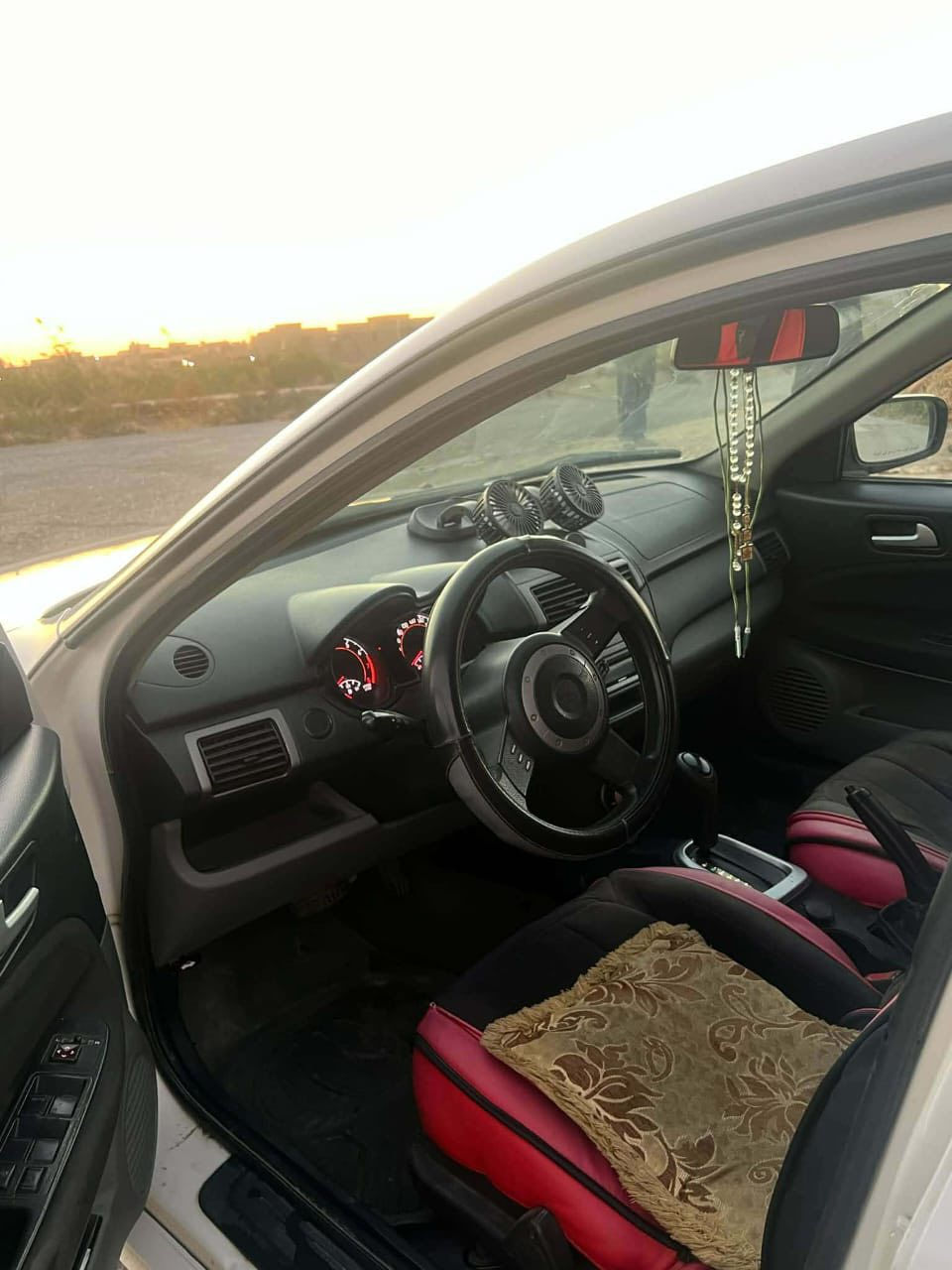 سلام عليكم ورحمه الله وبركاته .
سياره براتون برسونه .
موديل ٢٠١٣ .
اللون ابيض .
المحرك ١٦٠٠ سبورت .
رقم بغداد  مشروع وطني  صالح لغايه ٢٠٢٦
مري جوانب لد .
سياره بلاديه مابيها ضربه ولا بيها صبغ وكشر نضيف.
محرك وكير خير من الله .
تبريد وتدفئة فول .
السياره ماشيه ٩٢ مايل حقيقي 
السبير مال شركه ممتحرك بعده ببراغي الشركه. 
السياره  باسم واستخدام موظفه 

السياره سعر 78 ورقه وبيها مجال حك الجيه 
للتواصل :  ***********
