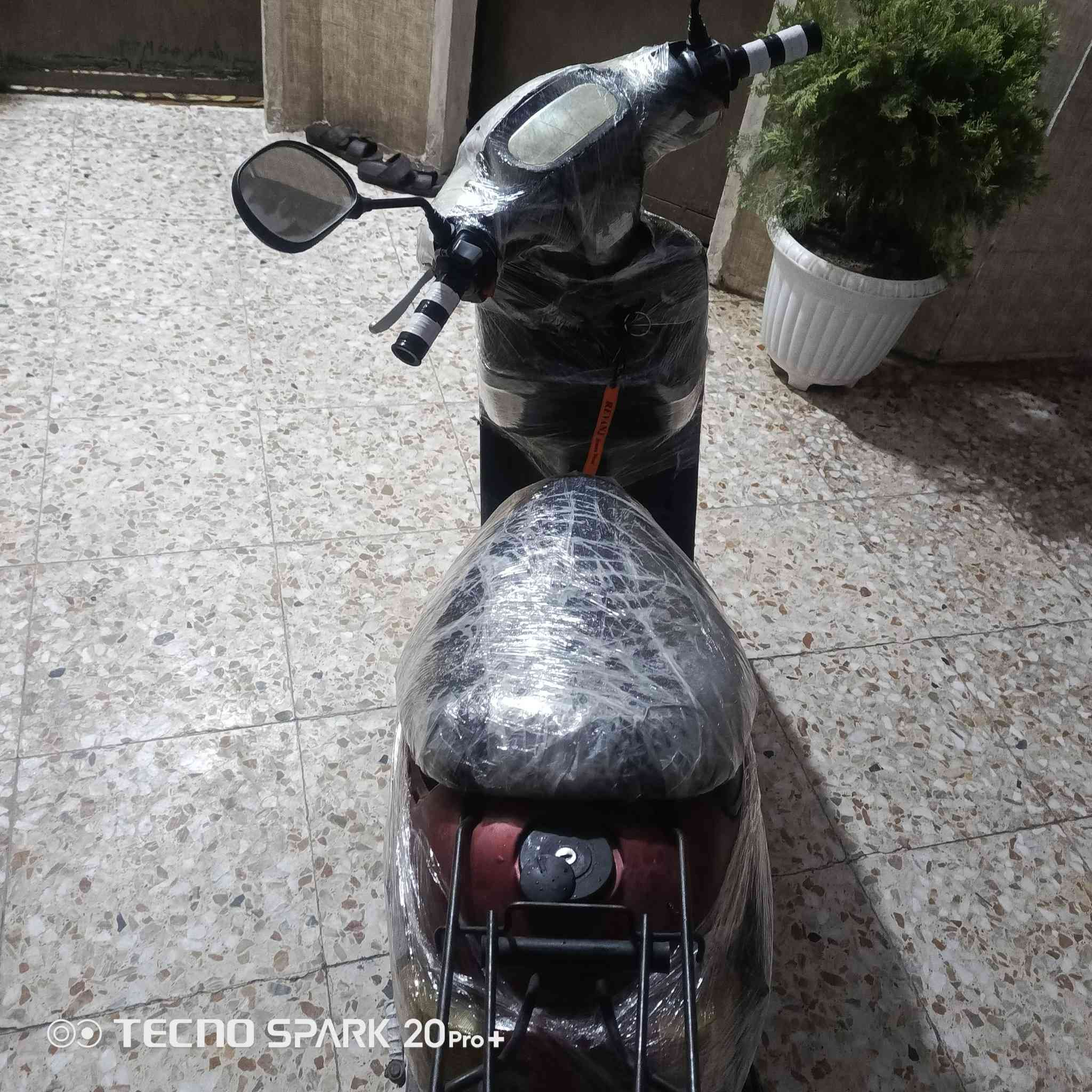 للبيع مكان بغداد بلديات
دراجه بطه نضيفه سرعته 60
كامله مكمله  نقصهه بس كعكه مال صالونصه لأن صوته عالي
شلعته حلوه معدل صاروخ دراجه شغاله سعر 150وبيها مجال رقمي *********** @الجميع
