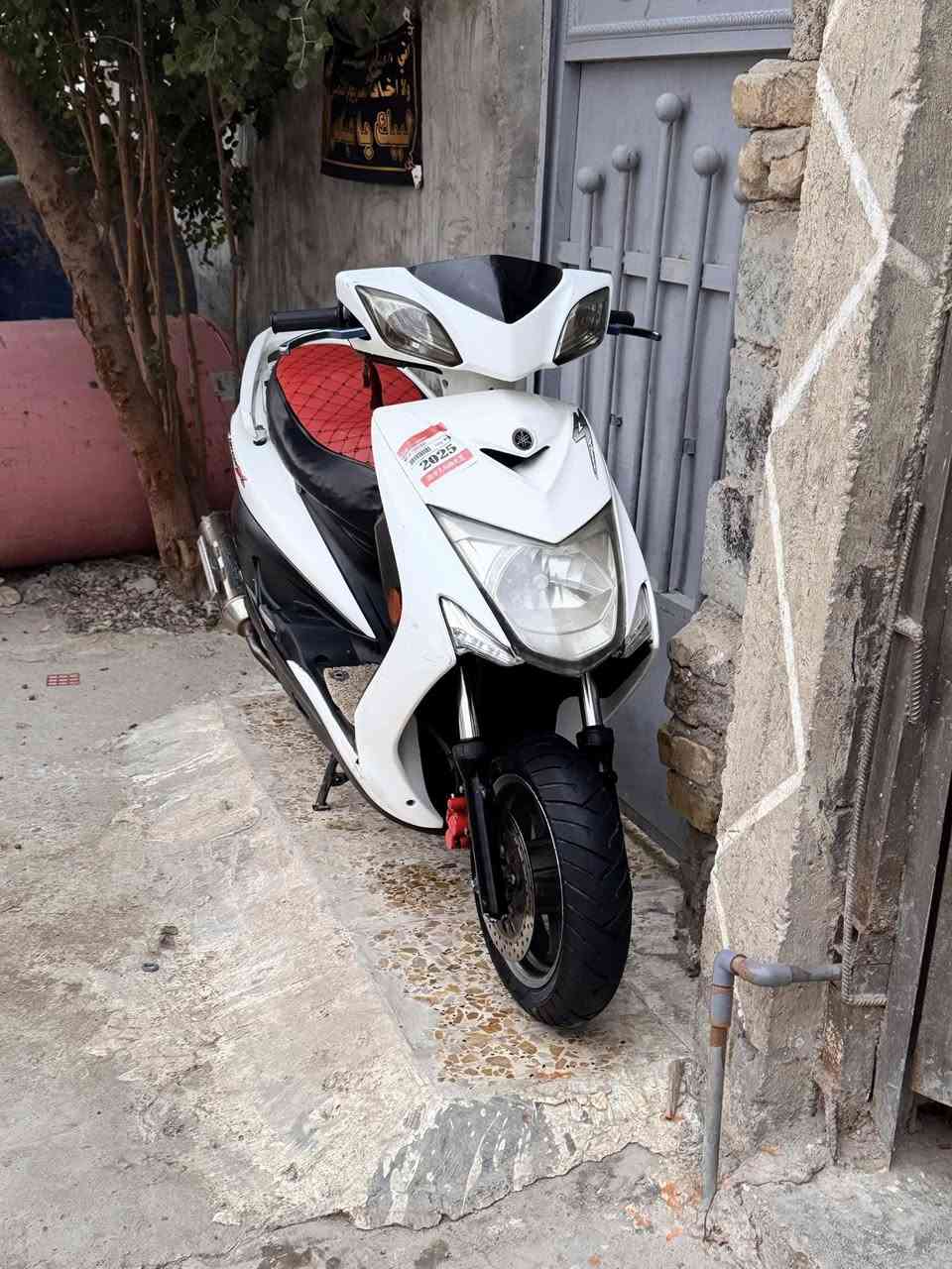 ‏السلام عليكم سكنس لد مكان الشعله سعر1200  وبيه مجال الرقم ***********
