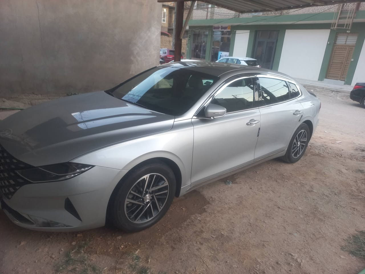 هونداي  بلادي لون سلفر للبيع غاز بلادي مرقم قادسيه كشنات جلد اوف وايت كهربائيه حساسات كامره خلفيه رادارات كير طياري توقف ذاتي مواصفات فول الفول مكفوله كفاله عامه السعر ٢٢٥ورقه مع المجال البسيط الديوانيه ***********
