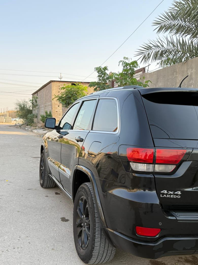 السلام عليكم جيب للبيع موديل 2013 فوول موصفات 1/1 سياره جديده  ماشي 160 حقيقي مكينه كير حداده كلهه منفوضه  جديد تخم تاير جديد ويل 18 دواخل  جلد سياره حلوه ومرتبه  تحويل ثاني يوم  اذ اكو مراوس بجارجر اوباما اراوس  
حادثه جاملغ وبنيد بدون دواخل 
مكاني البصره قضاء المدينه السعر 157 وبيه مجال للشراي يتصل ويدلل ***********
