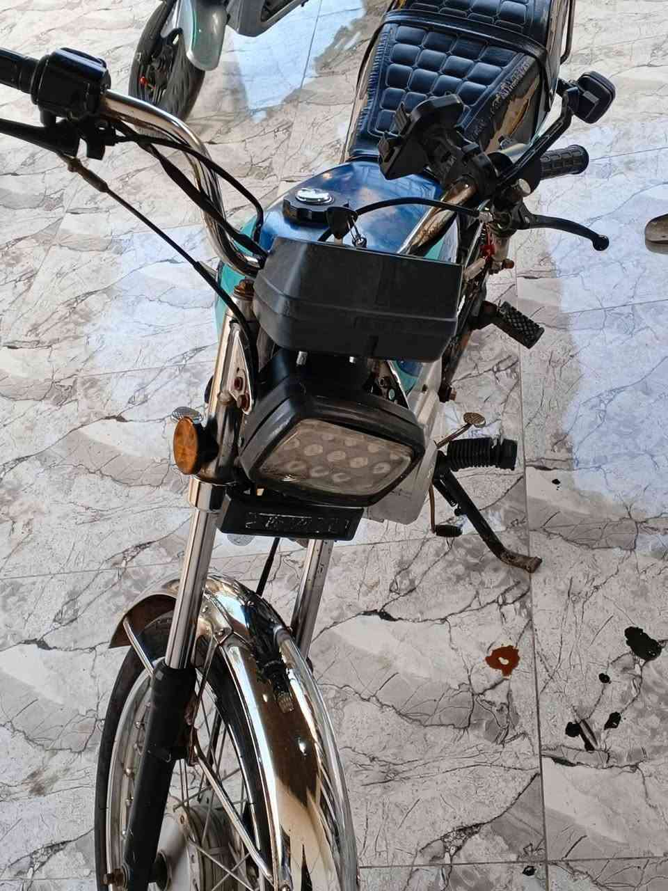 دراجه نامه شلامجه الدراجه نضيفه نظافتها مثل ما واضح بالصور سعرها 450 وبيها مجال العنوان البصره كرمة علي  رقم الهاتف *********** اهلا وسهلا البصرة, العراق
