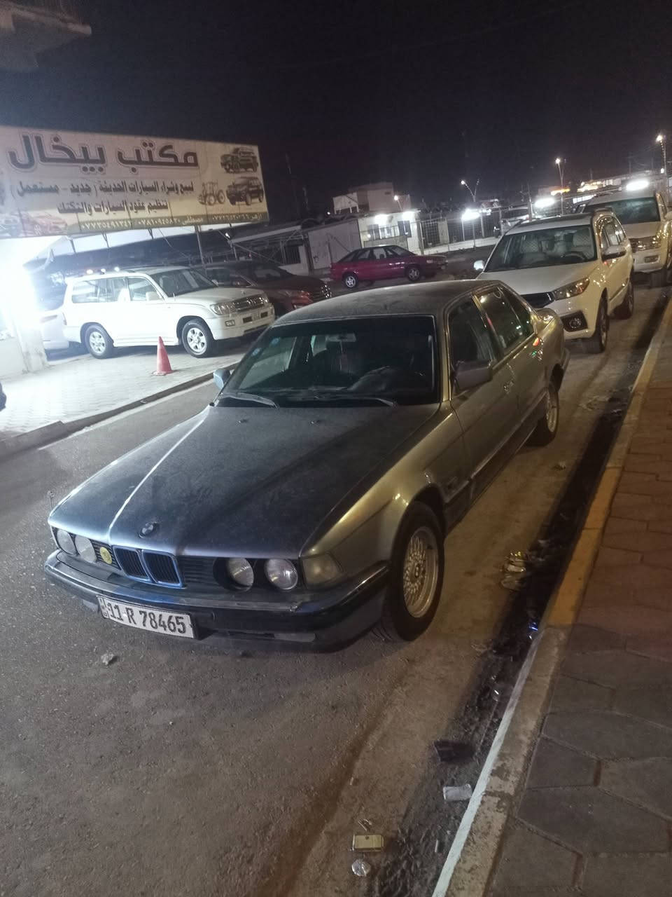 سياره بي ام موديل 1991سياره نضيفه مابيه اي ضربه مصبوغه عام للجماليه فقط مكينه نضيفه تبريد ثلج تخم تاير جديد كير اوته ماتيك جديد السعر 45وبيه مجال بسيط ورقم ***********
