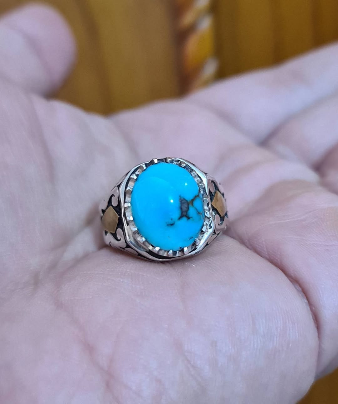 للبيع فيروزي رضوي تحفة فنية صياغة ثقيلة يدوية يوجد توصيل ان شاء الله قياس الخاتم 24/23


**إذا كنت صاحب هذا الإعلان وتريد حذفه لأي سبب، رجاءا أرسل رسالة إلى الدعم الفني**