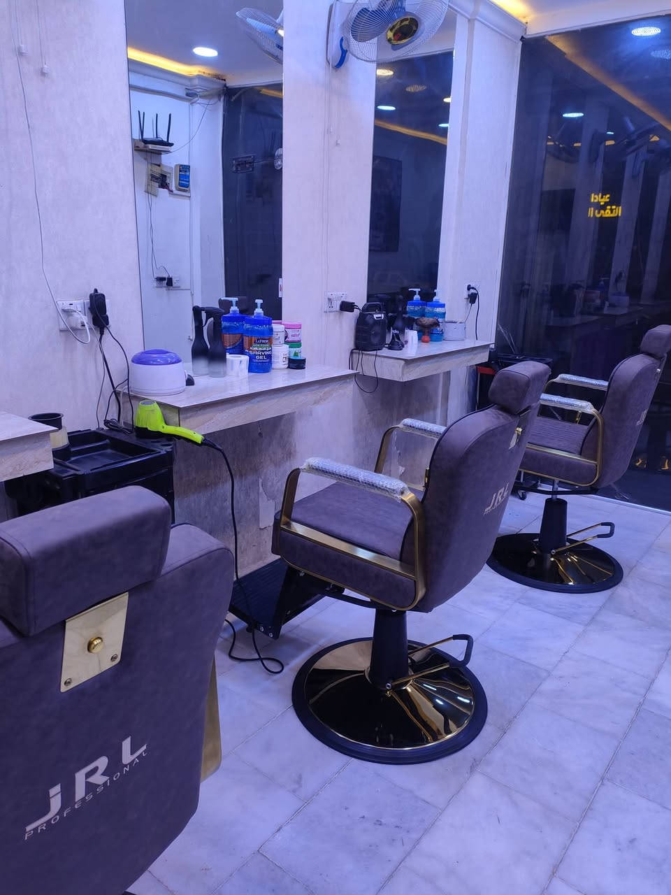 السلام عليكم
محل حلاقة للبيع الموقع البلديات اليو ان شارع 30 المحل تأسس قبل 7 سنوات 
للاستفسار المراسلة على الخاص او الاتصال على ***********
