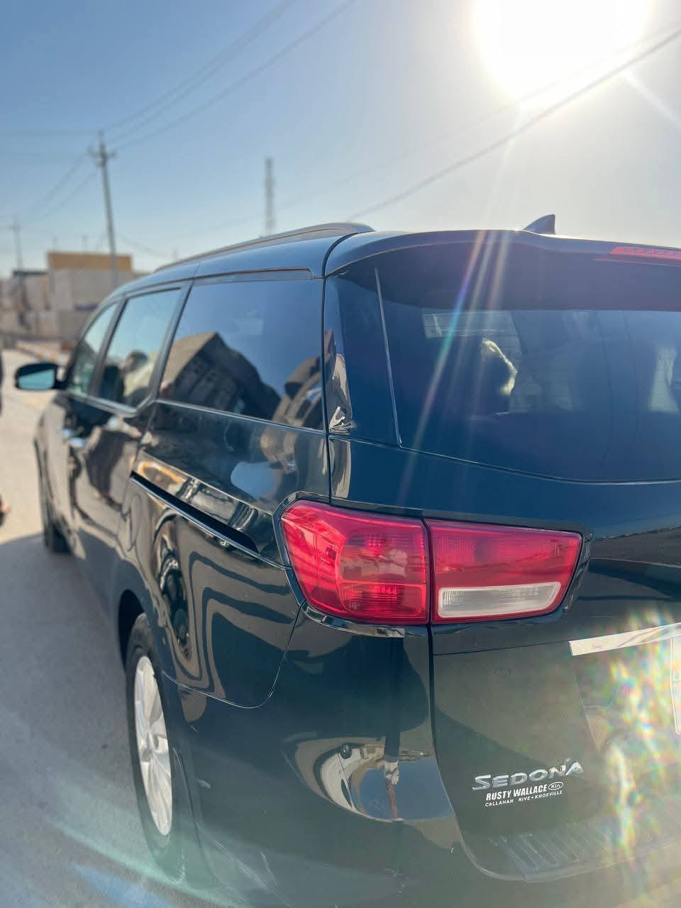 السلام عليكم ورحمه الله وبركاته
بسم الله الرحمن الرحيم 

نوع السياره Kia Sedona / سيدونا 

موديل /2016 

الون \ اسود 

داخل لونين اسود ابيض 

وارد امريكي 

مواصفات  LX 

اشاير بالمري 

بلوتوث 

بيها نظام Speed determination تحديد سرعه 

مانع تزحلق 

السياره 7 راكب 

3 قطع تبريد سايق والمقاعد الخلفيه أيضا 

صندوق واسع 

سياره خاصه بسفر وللعوائل يعني سياره مال جاني تخبل 

تريد تستفسر أكثر اتصل على هذا الرقم أو راسلني هنا واني حاضر 
السعر:155وبيها مجال

‏‪***********
‏‪0771502 6805‬‏
