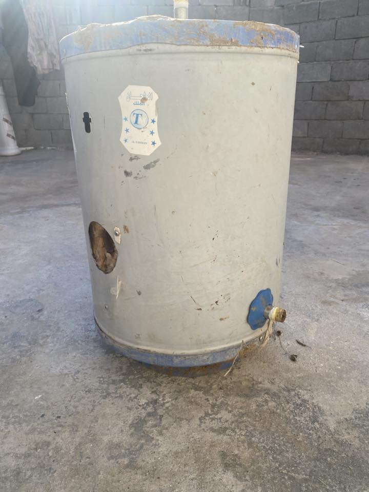 سخان 80 لتر مستخدم موسم واحد كلش نضيف سعره 25قفل قفل مكان ورديه خارج ***********
