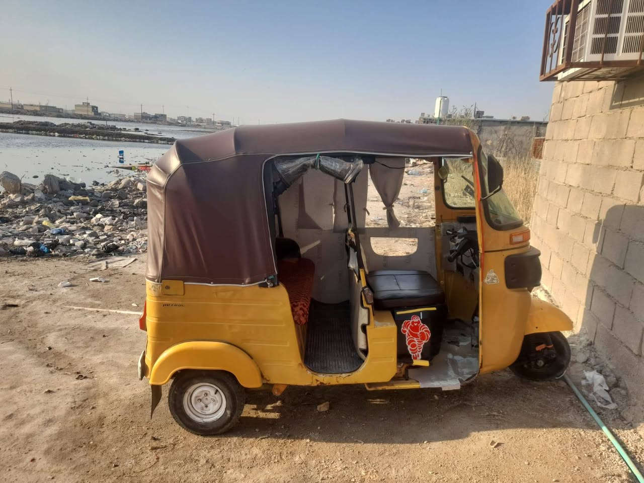 تكتك للبيع باجاج  رقم سنويه سعره طا 4500 رقم ***********
