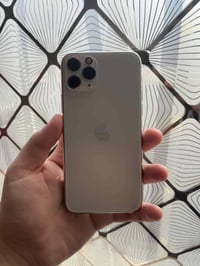 آيفون ١١ برو ٢٥٦ • بطارية ١٠٠% مبدلة • فيس ايدي متوقف