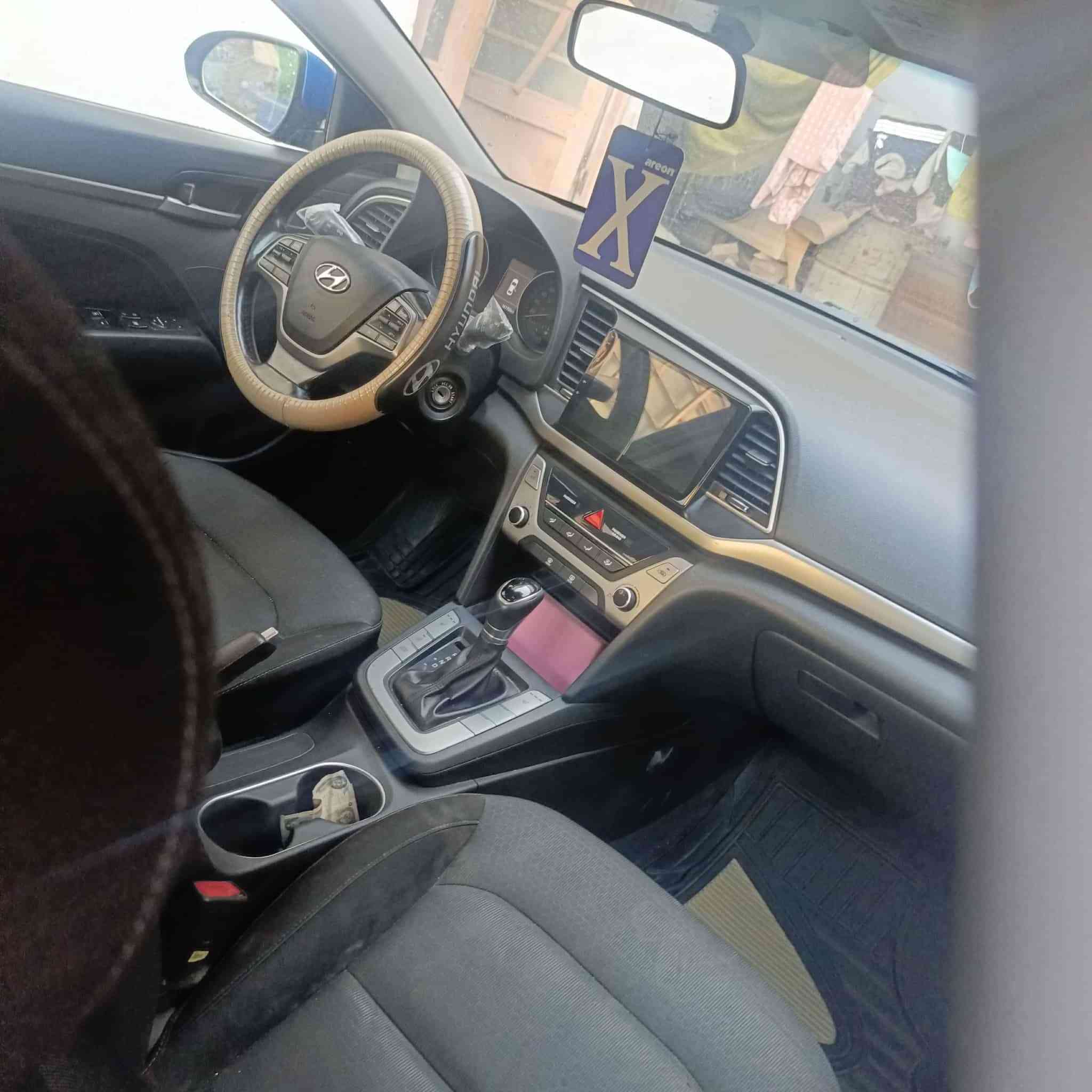 السلام عليكم الانتره موديل 2017
رقم اربيل دولي باسمي  هزه جديدة
بيه فقط بنيد و قطعتين صبغ   بدون داخل مكفول كير ومحرك
سياره موجودة بكربلاء حي العامل
سعره 122 وبيه مجال قليل
رقم الهاتف
***********
مكلف بالنشر
