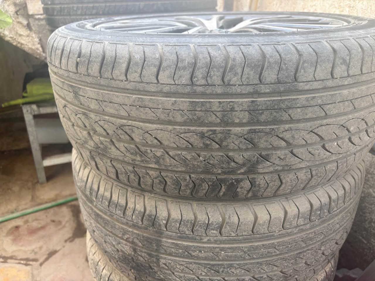 للبيع ويل كب حجم ١٧ كورلا و كامري اصلي هوه و تايرات مكاني بصره السعر ٣٥٠ الاتصال *********** البصرة, العراق
