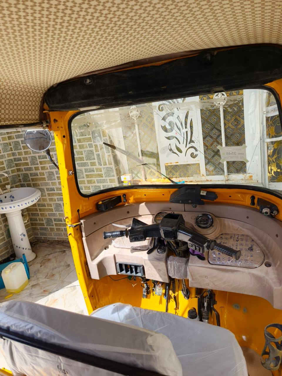 تك تك للبيع موديل 18 رقم  داخله بل19               ! نضيفه السعر خاص ***********
