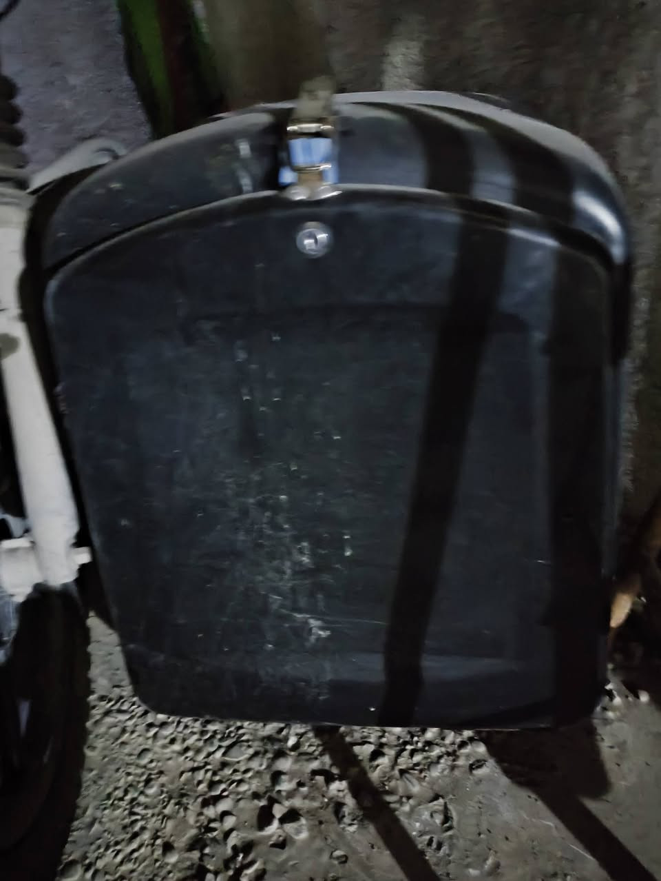 اللهم صل على محمد وال محمد وعجل فرجهم والعن عدوهم 
سيفان 22 
أوراق كامله 
سعرها 250وبيه مجال 
مكاني بغداد الوشاش قريب ع الإسكان 
رقمي ***********
+وياها صندوگ هديه اسود چبير صوره 👇👇
