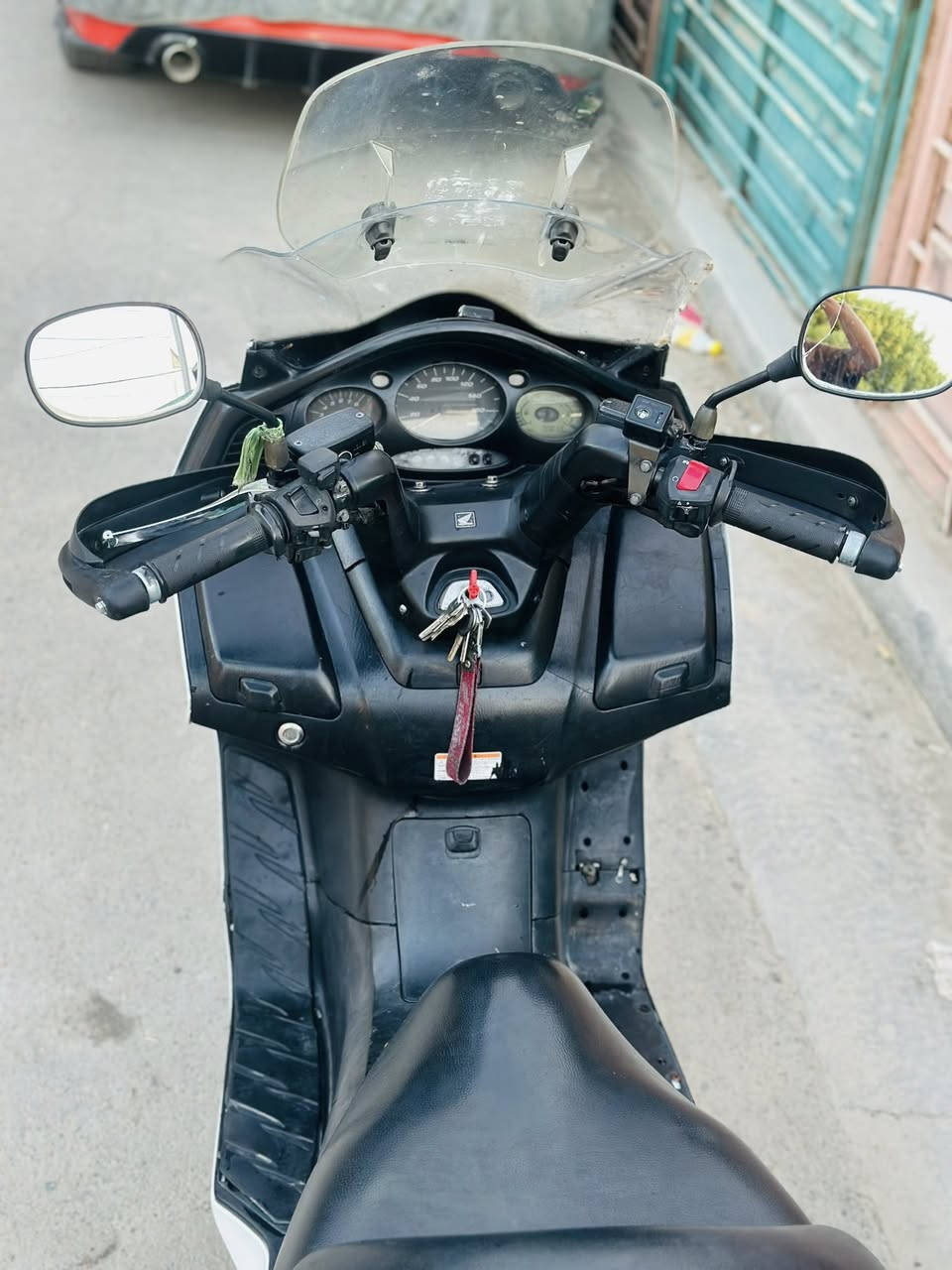 السلام عليكم سلفر ونج 400 أوبر لايت زنون نظيفه اي نقص مابيه أوراق كامله السعر 11 المكان الشعله ***********
