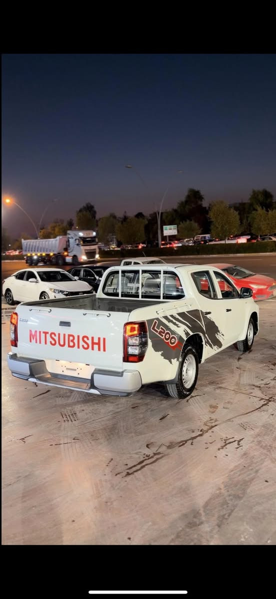 ميسوبيشي L200 
موديل ٢٠٢٣
وارد خليجي 
جمالغ و باب سكن صبغ 
بدون رقم تترقم شمالي 
سعرر ١٤٤ ورقة بيها مجال بسيط
***********
واتساب
