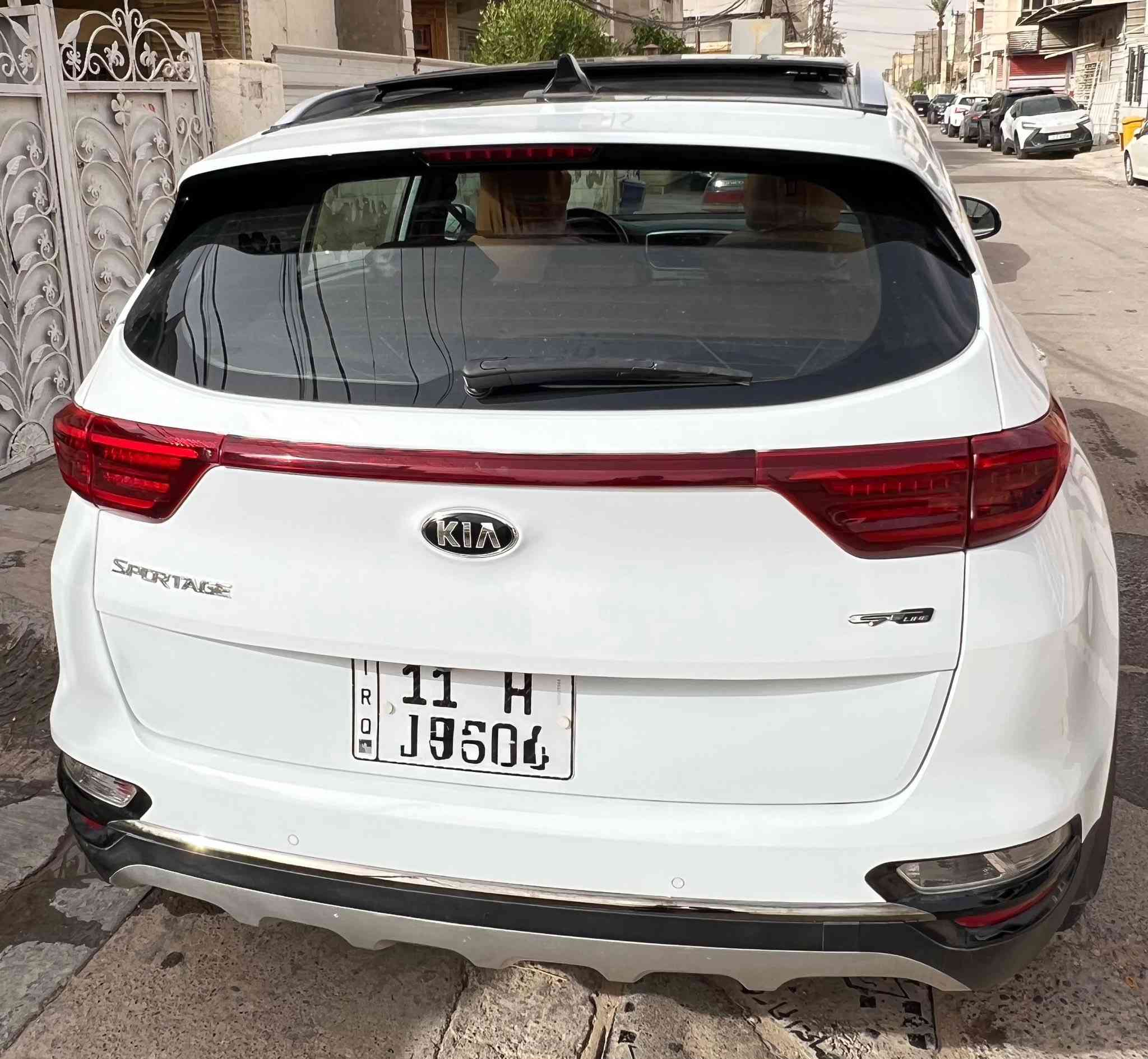 كيا سبورتج (
جيتي لاين )موديل 2021 محرك 2000 دوش فول مواصفات 1/1المعروفة ماشية 85 الف رقم بغداد باسمي تحويل مباشرمكفولة عدا صبغ بالدعامية قليل عند اللايت بدون فتح اي جزء بانوراما 
بصمة دخول وتشغيل 
سايد بريك بصمة 
مانع انحدار 
شاشة كبيرة
اريل نفكيشن 
شاحن وايرلس 
تشغيل عن بعد 
شفتات سرعة
اوتو هولد 
جنطة كهرباء
كشتات جلد بلادي وكهرباء
داخل لونين حمصي واسودّ 
حساس امامي خلفي 
جهاز إنذار 
خمس ويل كب الأصلي 
قطعتين تبريد بيانو 
كامرا خلفية
تحكم ستيرن 
شاشة قراءة العطل
ارضية السيارة مغلفة 
مكان السيارة /بغداد الجديدة نعيرية 
 السعر 217   هاتف/***********

