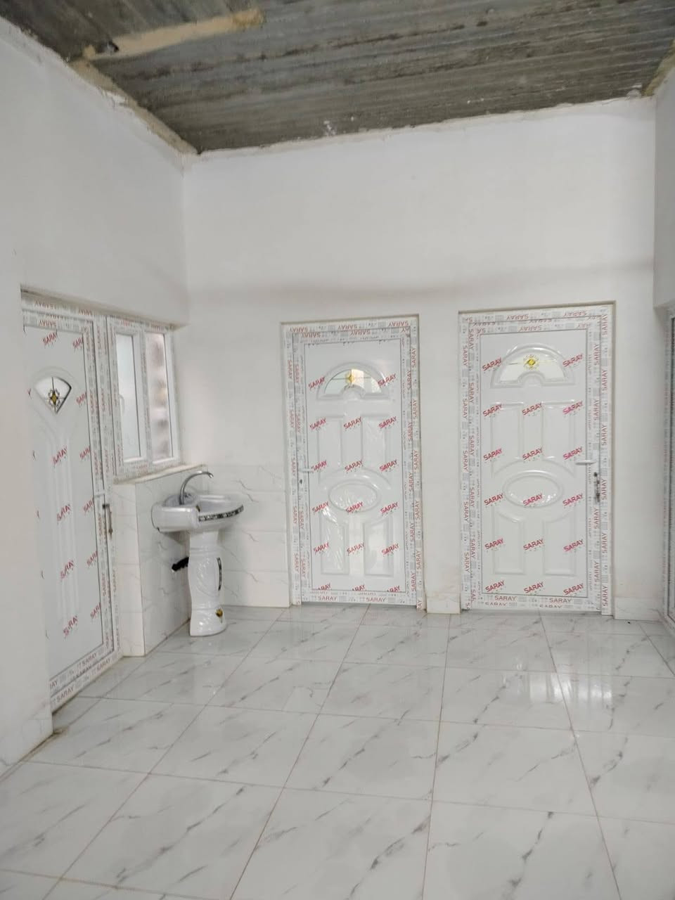 دار صفر مامسكون للايجار في حي الزوراء ال55 زراعي خلف بانزخانة شمس كركوك بسعر 200 الف غرفتين نوم وصالة ضيوف ومطبخ وصحيات وكراج سيارة ***********
