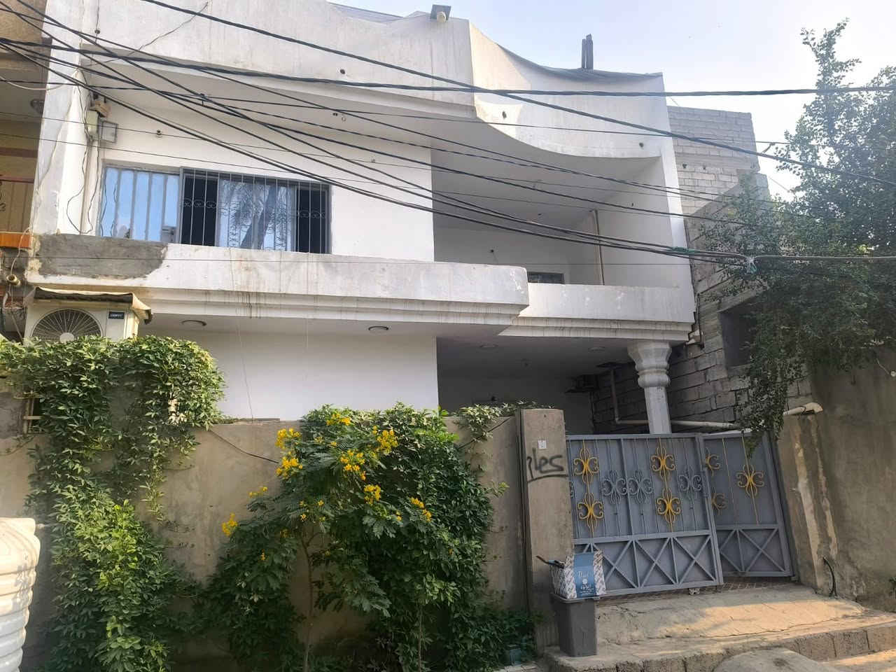 يالله اللهم صل على محمد وال محمد دار للبيع المساحه 180 متر العنوان شفته خلف بيت سعد المختار خدمات كامله وطني ومولد منطقة وانترنيت ضوئي المنطقة مخدومه 
يتكون البيت من 
غرفه نوم 4 
واستقبال جبيره 
ومطبخ 
وصحيات عدد 3
للاتصال 
‏‪0771 265 1855‬‏
